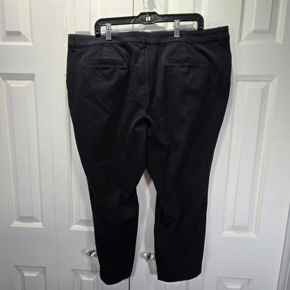 NWT Women’s Black Casual Capri Jeans – Size 42 - Picture 2 of 4
